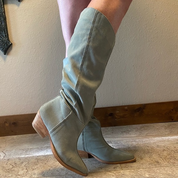 Free People size 39 EU, 8.5 US sway low slouch boots light blue EUC SOLD OUT - Picture 2 of 11